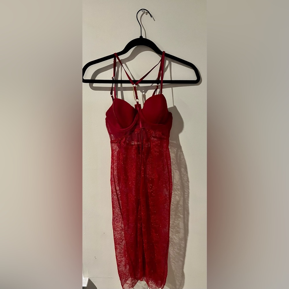 Victoria’s Secret Red Lace Split Gold Chained négligée 34 B cup sized lingerie